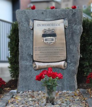 Image of the Stone placed outside police hq in memoriam of departed members