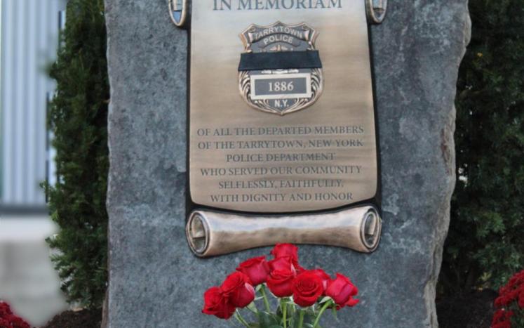 Image of the Stone placed outside police hq in memoriam of departed members