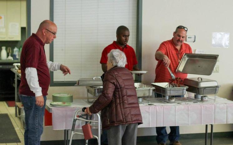 Picture from 2016 of cops serving breakfast